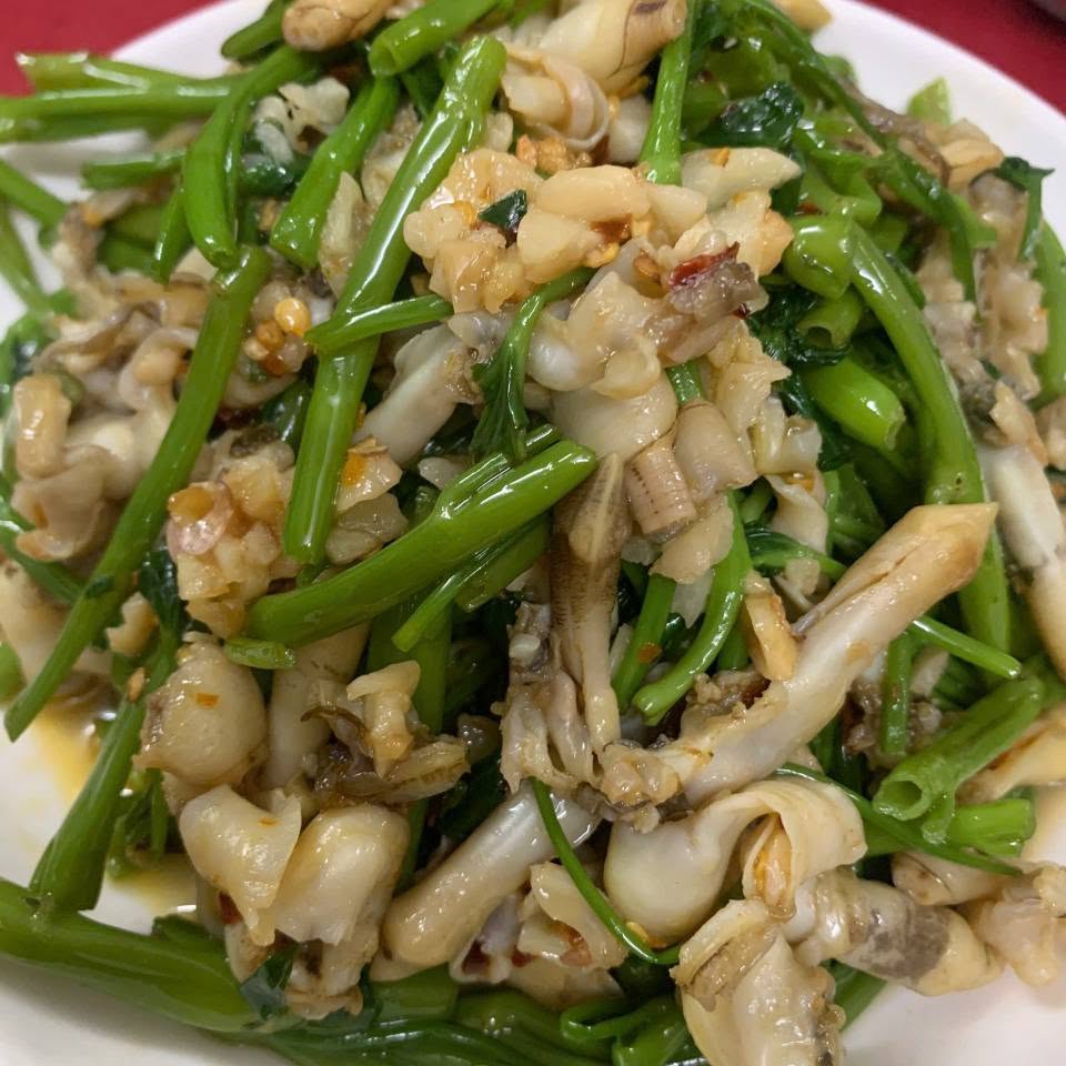 Морепродукты: волосатая ракушка, морская улитка бабилония ốc hương, моллюски «ракушка-ноготь» и рыба cà na hấp xả